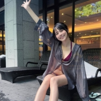 氣質美女柔柔 平時包緊緊 偶爾展現女人的性感爆乳出門...