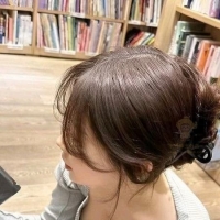 外型溫柔知性 是那種圖書館裡  也會讓你看得心癢癢的姐姐