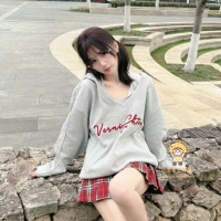 嬌小身材卻色氣滿滿～  最愛伸手撫摸男人褲襠