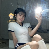 平時很愛裝可愛  當然也是真可愛  陽光活潑的女孩  愛笑...