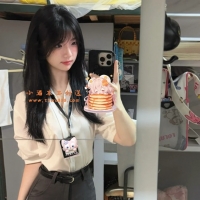 剛脫下校服換上OL套裝的小新人  雖然經驗不多 但超級黏人...