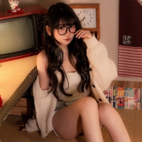 大奶！學生！天然呆！  外貌搶眼、身材優秀、個性上極好...