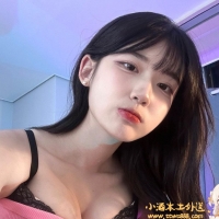 藝術品顧問  小梨氣質出眾  談吐優雅  讓人忘卻年齡